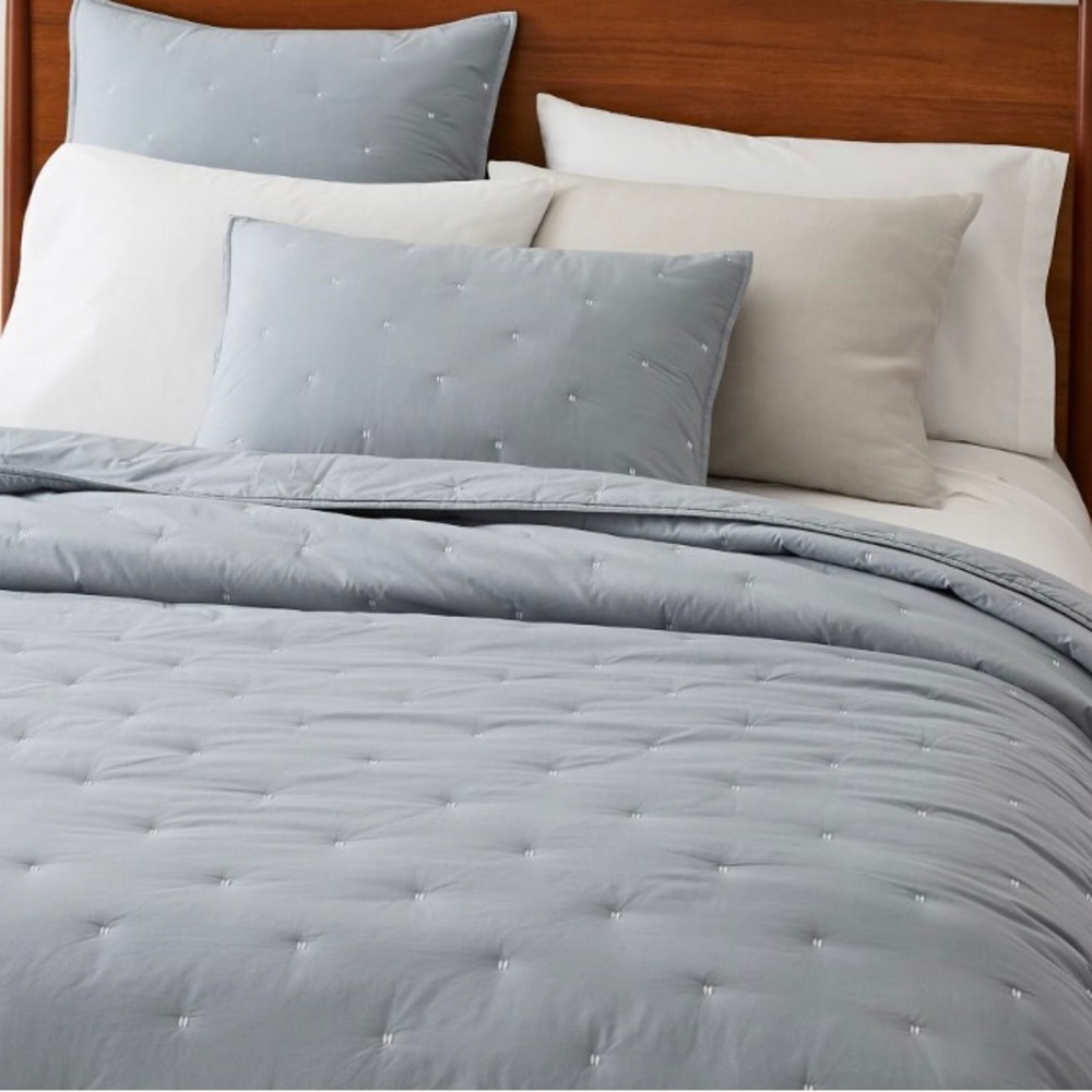 New West Elm Comforter and 2 shams - Queen, 100% Organic Cotton